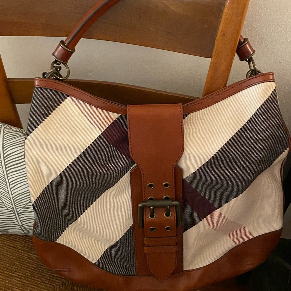 BURBERRY Large Signature Buckle Bag